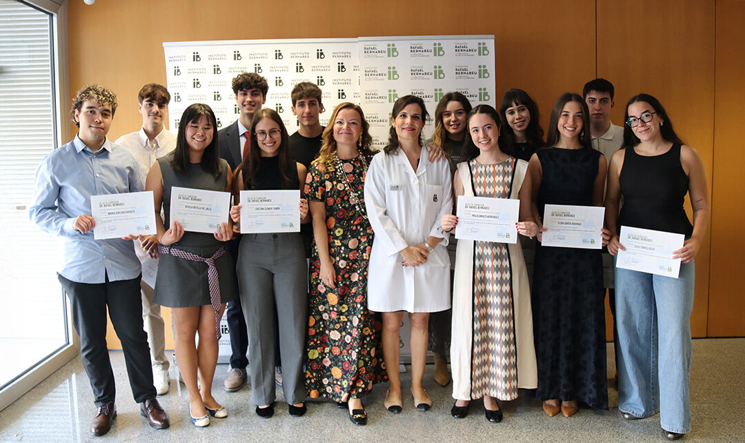 X Edición de becas Dr. Rafael Bernabeu a estudiantes de medicina: Impulsar vocaciones para mejorar vidas