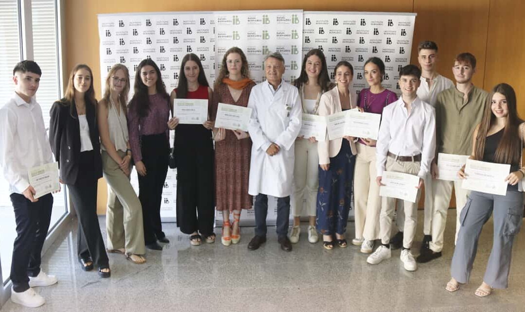 La Fundación Rafael Bernabeu entrega 32.500 € en becas a estudiantes de Enfermería, Biotecnología, Biología y Medicina de toda España