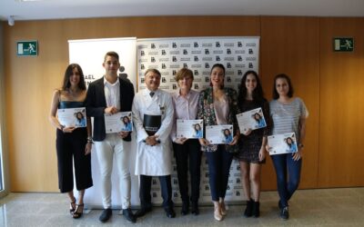 La Fundación Rafael Bernabeu entrega 15.000 euros en becas a seis estudiantes brillantes de Medicina y Enfermería